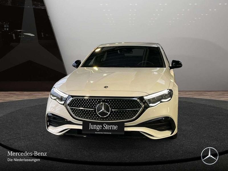 Gebraucht Mercedes E200 AMG 204 PS (150 kW) 2024 Manufaktur opalithweiß bright Limousine