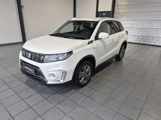 Gebraucht Suzuki Vitara 116 PS (85 kW) 2023 Weiß SUV