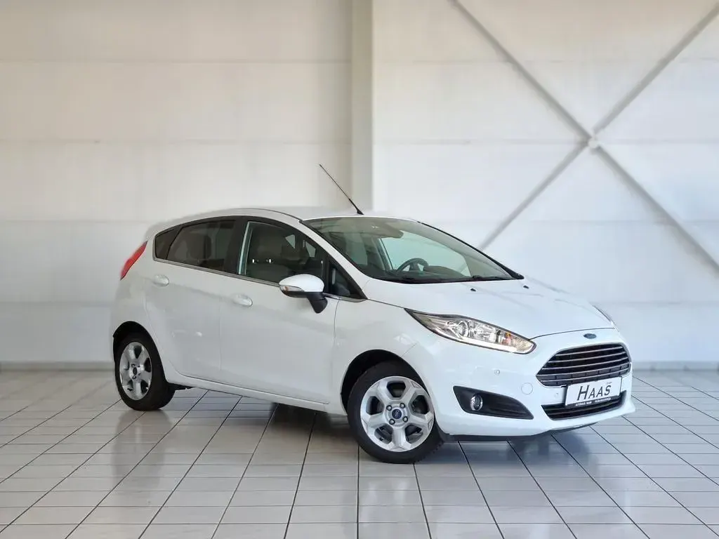 Gebraucht Ford Fiesta Titanium 101 PS (74 kW) 2017 Weiß Limousine