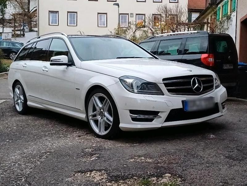 Weiß Gebraucht 2011 Mercedes C350 AMG Kombi | 19.950 € (Teuer) - Bild 1/4