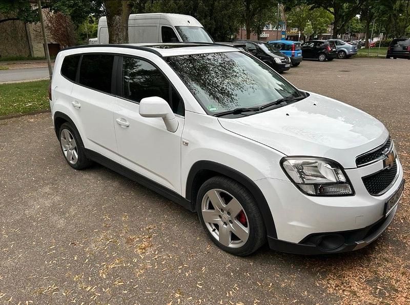 Gebraucht Chevrolet Orlando 163 PS (119 kW) 2012 Weiß Van / Kleinbus