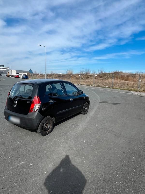Gebraucht Hyundai i10 67 PS (49 kW) 2010 Schwarz Kleinwagen