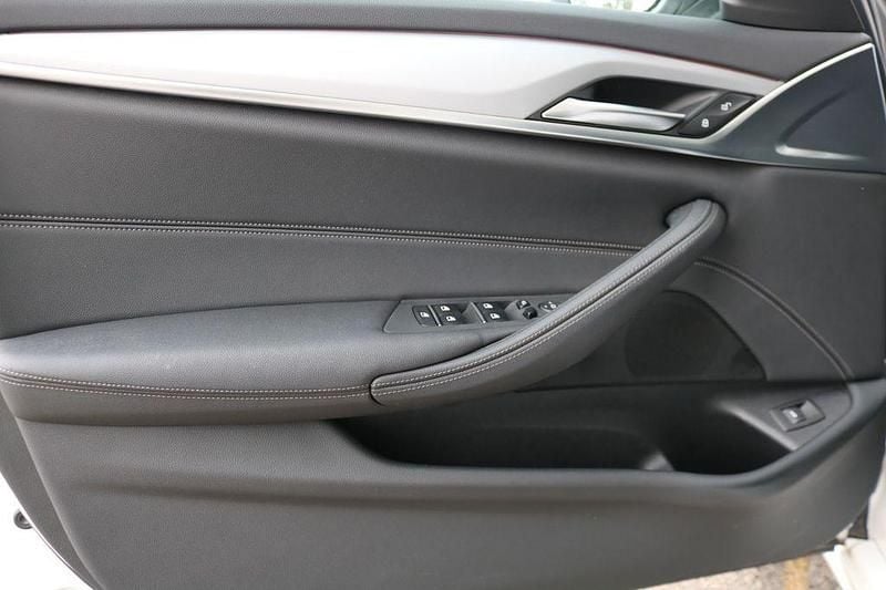 Gebraucht BMW 520 190 PS (139 kW) 2022 Weiß Limousine