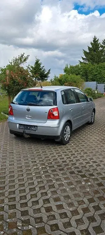 Gebraucht VW Polo Basis 64 PS (47 kW) 2004 Silber Kleinwagen