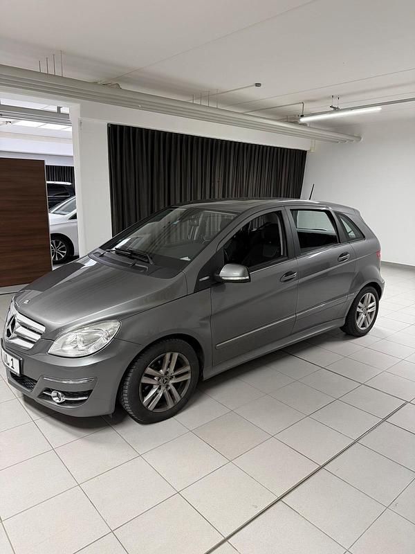 Gebraucht Mercedes B160 95 PS (69 kW) 2010 Grau Van / Kleinbus