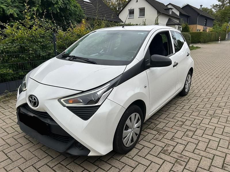Weiß Gebraucht 2021 Toyota Aygo Kleinwagen | 5.300 € (Superpreis) - Bild 1/4