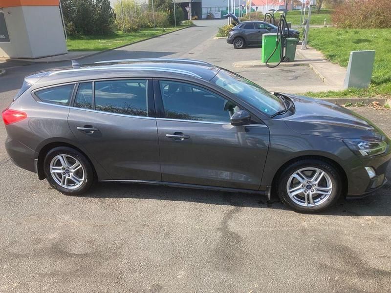 Gebraucht Ford Focus Cool & Connect 140 PS (102 kW) 2020 Grau Limousine