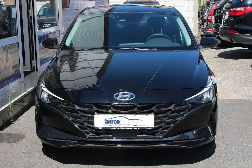 Gebraucht Hyundai Elantra 122 PS (89 kW) 2022 Schwarz Limousine