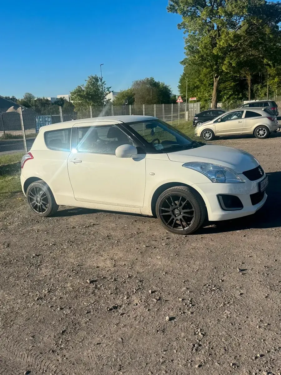 Gebraucht Suzuki Swift 94 PS (69 kW) 2014 Weiß Kleinwagen