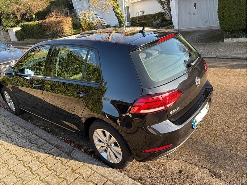 Second-hand VW Golf VII Trendline 110 CP (80 kW) 2017 Negru Berlinǎ