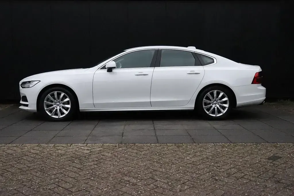 Gebraucht Volvo S90 Momentum 190 PS (139 kW) 2019 Weiß Limousine