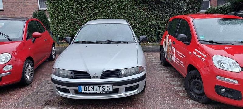 Gebraucht Mitsubishi Carisma Elegance 125 PS (91 kW) 2002 Mitsubischi Limousine