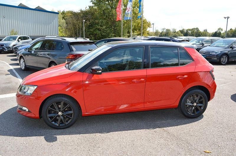 Rot Gebraucht 2017 Skoda Fabia Ambition Kleinwagen | 8.990 € (Fairer Preis) - Bild 1/4