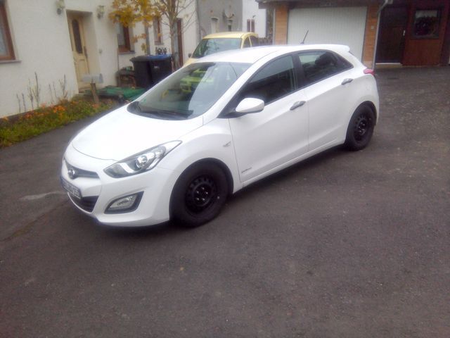 Gebraucht Hyundai i30 99 PS (72 kW) 2014 Weiß Limousine