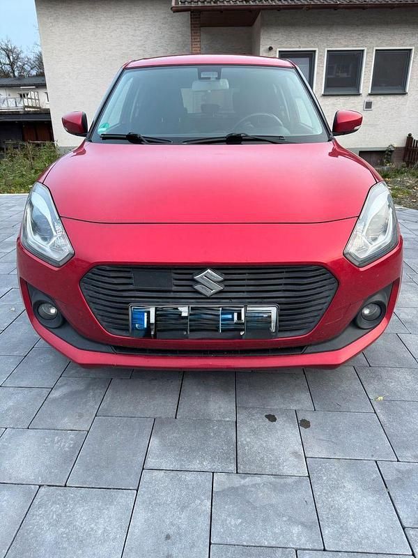 Rot Gebraucht 2017 Suzuki Swift Comfort+ Kleinwagen | 10.000 € (Fairer Preis) - Bild 1/4