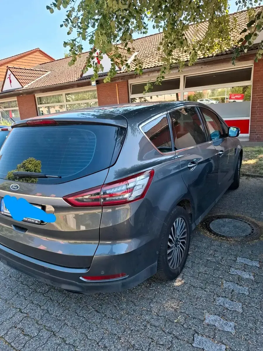 Gebraucht Ford S-MAX Titanium 190 PS (139 kW) 2019 Grau Van / Kleinbus