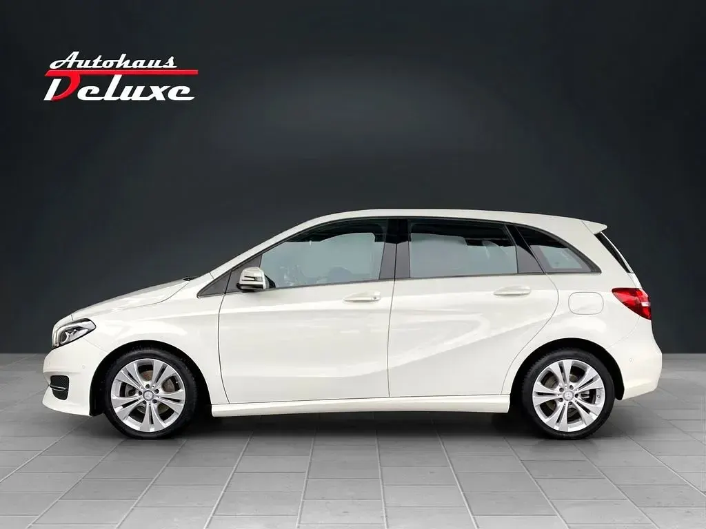 Gebraucht Mercedes B180 Urban 122 PS (89 kW) 2016 Weiß Kleinwagen