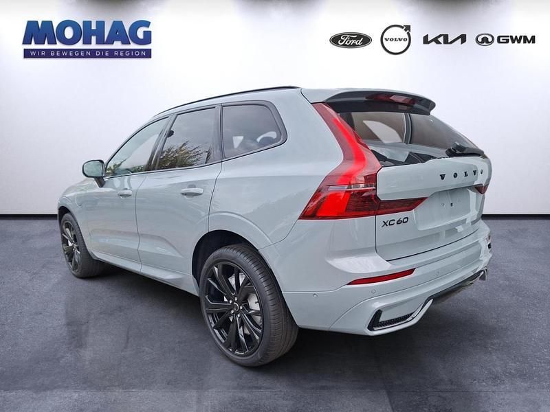 Neu Volvo XC60 Plus 350 PS (257 kW) 2025 Vapour grey / metallic SUV