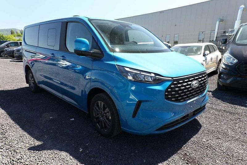 Digital blue metallic Neu 2025 Ford Tourneo Custom Titanium Van / Kleinbus | 54.728 € (Fairer Preis) - Bild 1/4