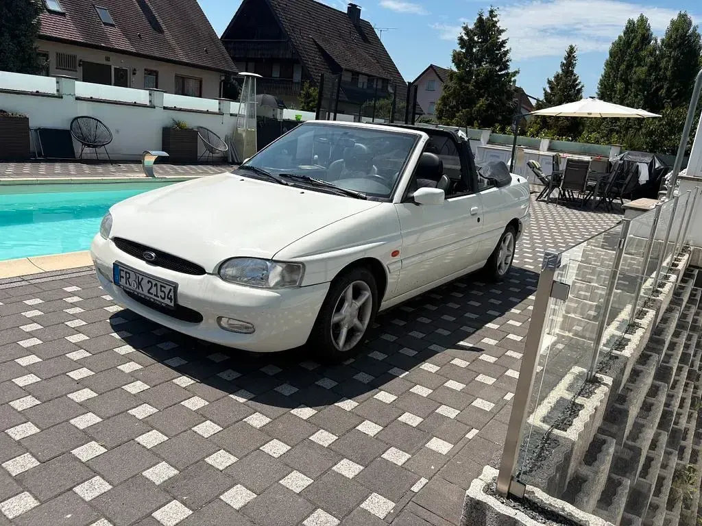 Gebraucht Ford Escort Cabriolet 116 PS (85 kW) 1996 Weiß Cabrio