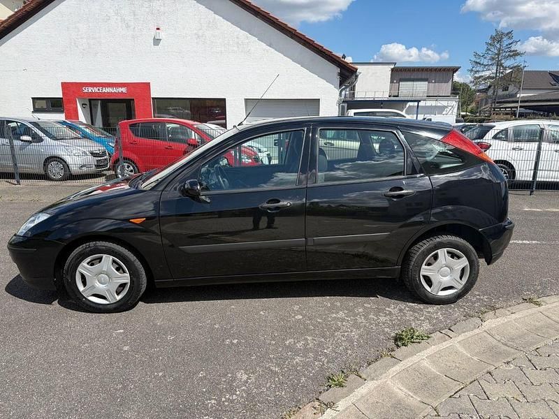 Używany Ford Focus Finesse 101 KM (74 kW) 2002 Czarny Sedan/Limuzyna