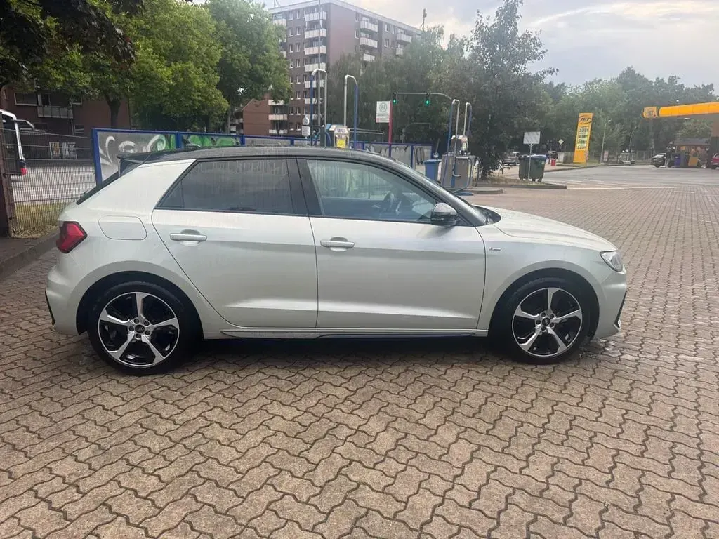 Gebraucht Audi A1 S-Line 95 PS (69 kW) 2023 Silber SUV