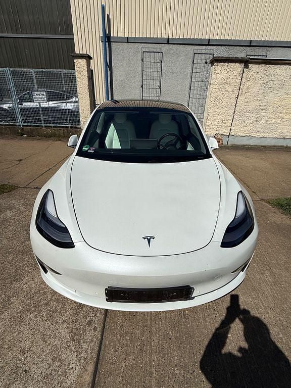 Used Tesla Model 3 Standard Range Plus 239 kW (325 HP) 2019 White Sedan