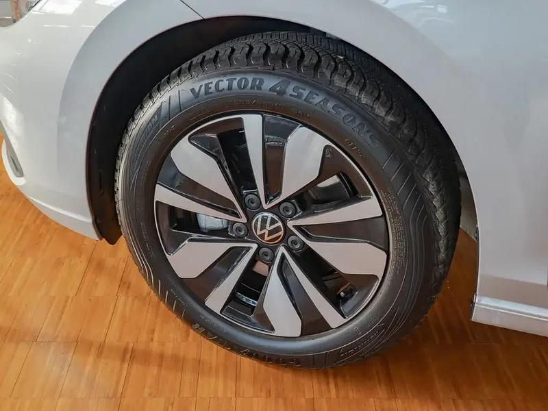 Gebraucht VW Golf VIII Move 110 PS (80 kW) 2023 Silber Limousine