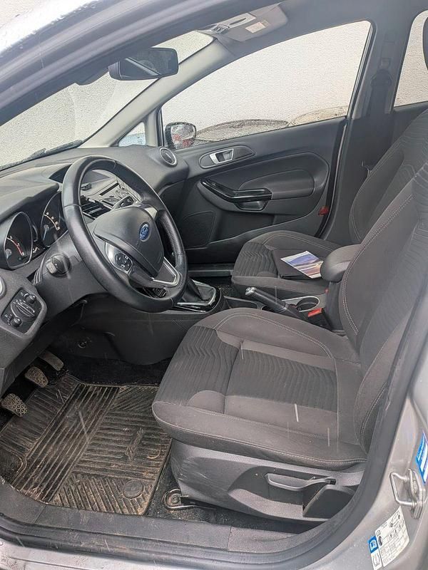 Gebraucht Ford Fiesta SYNC Edition 101 PS (74 kW) 2015 Silber Kleinwagen