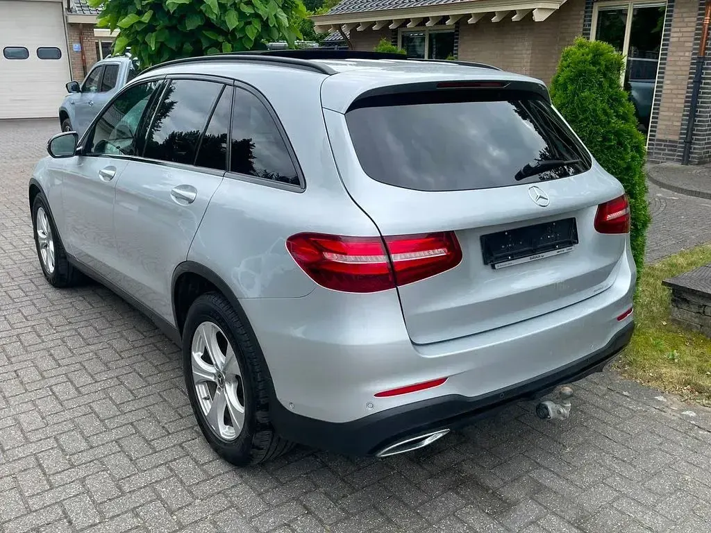 Gebraucht Mercedes GLC220 AMG line 163 PS (119 kW) 2018 Silber SUV