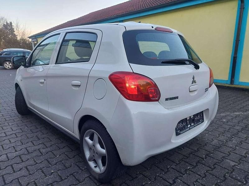 Gebraucht Mitsubishi Space Star Edition 71 PS (52 kW) 2016 Weiß Limousine