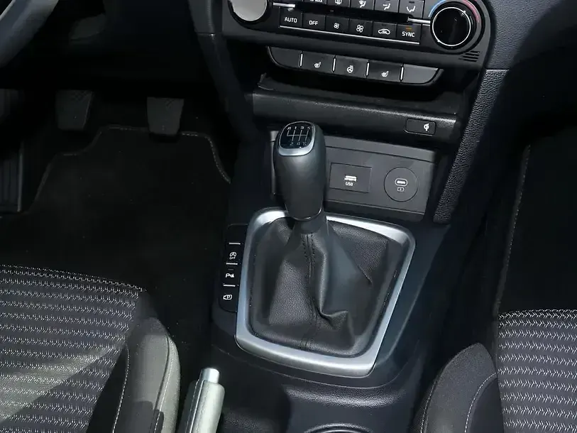 Usado Kia Ceed 160 CV (117 kW) 2024 Negro Utilitario