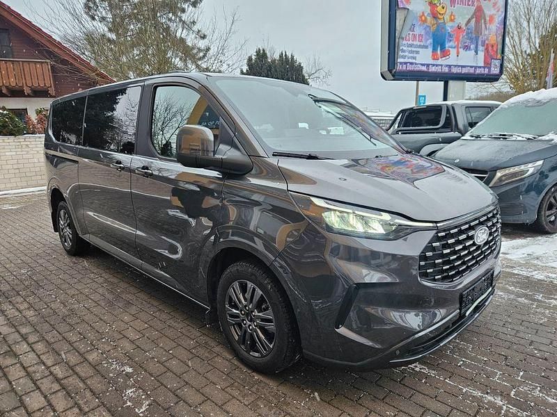 Gebraucht Ford Tourneo Titanium 136 PS (100 kW) 2025 Grau Van / Kleinbus