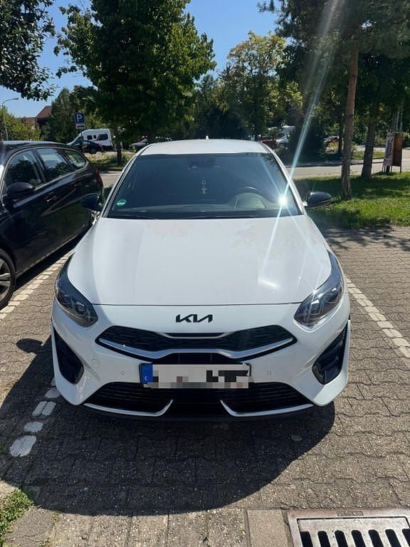Weiß Gebraucht 2022 Kia Ceed GT-Line Limousine | 22.990 € (Guter Preis) - Bild 1/4