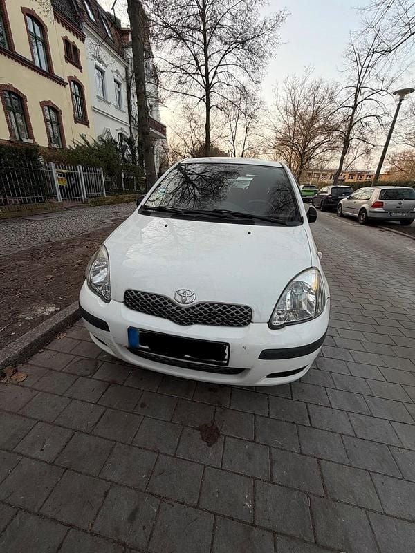 Gebraucht Toyota Yaris 86 PS (63 kW) 2003 Weiß Kleinwagen