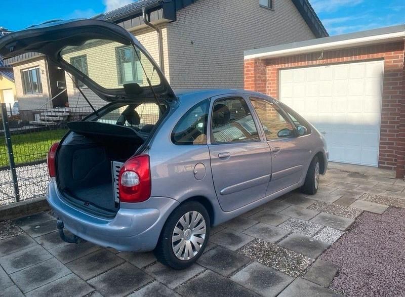 Blau Gebraucht 2005 Citroën Xsara Picasso Comfort Van / Kleinbus | 1.950 € (Etwas zu teuer) - Bild 1/4