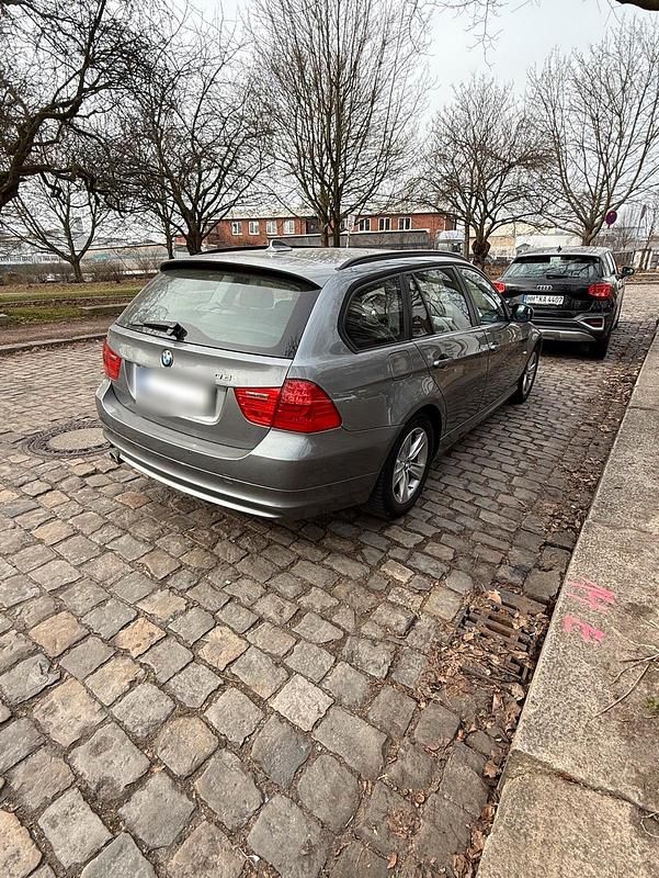 Gebraucht BMW 320 184 PS (135 kW) 2012 Grau Kombi