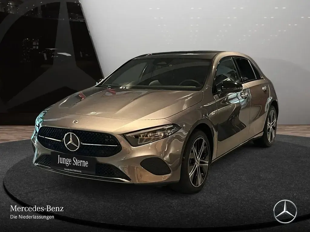 Gebraucht Mercedes A250 Progressive 163 PS (119 kW) 2025 Grau Limousine