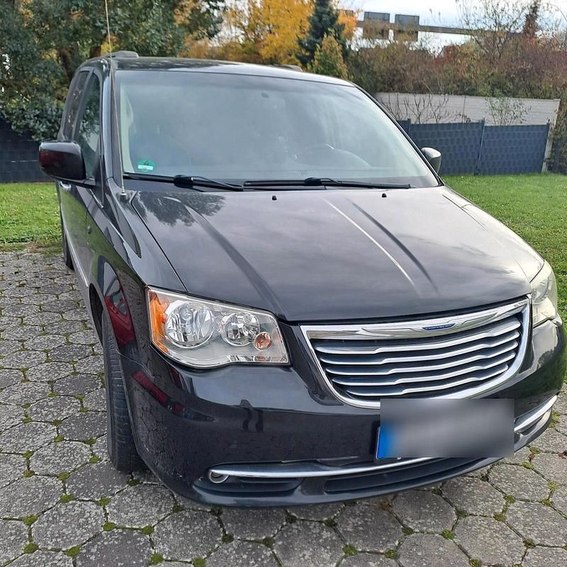 Schwarz Gebraucht 2016 Chrysler Grand Voyager Van / Kleinbus | 15.000 € - Bild 1/4