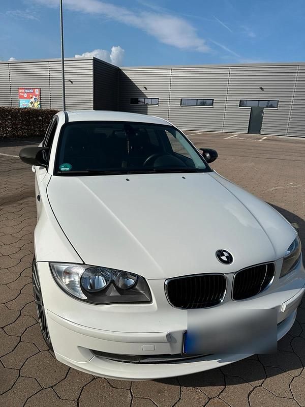 Gebraucht BMW 116 116 PS (85 kW) 2010 Weiß Kleinwagen