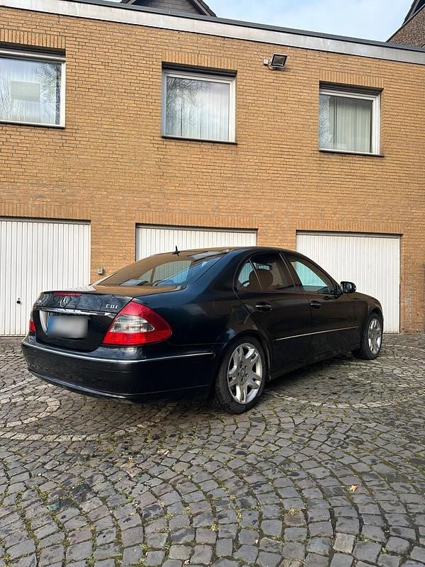 Gebraucht Mercedes E320 Avantgarde 224 PS (164 kW) 2006 Schwarz Limousine