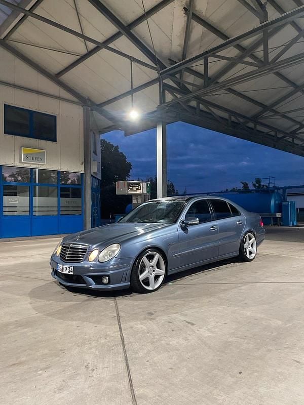 Blau Gebraucht 2002 Mercedes E500 AMG Limousine | 10.000 € - Bild 1/4
