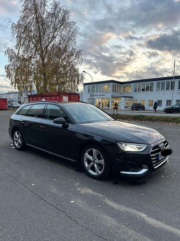 Schwarz Gebraucht 2021 Audi A4 Kombi | 13.900 € (Fairer Preis) - Bild 1/4