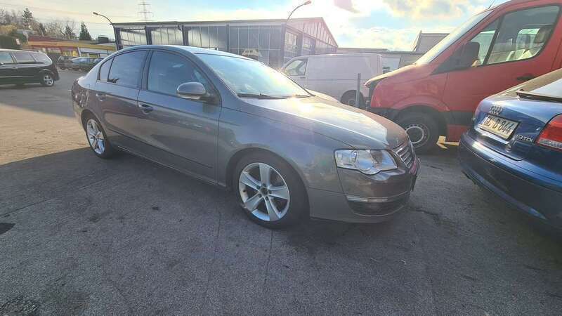 Grau Gebraucht 2007 VW Passat Highline Limousine | 1.200 € (Superpreis) - Bild 1/4