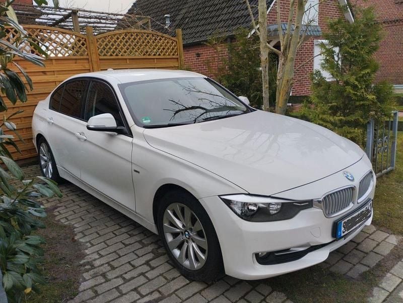 Gebraucht BMW 316 116 PS (85 kW) 2013 Weiß Limousine