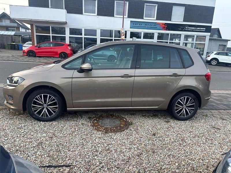 Gebraucht VW Golf Allstar 110 PS (80 kW) 2016 Gold SUV