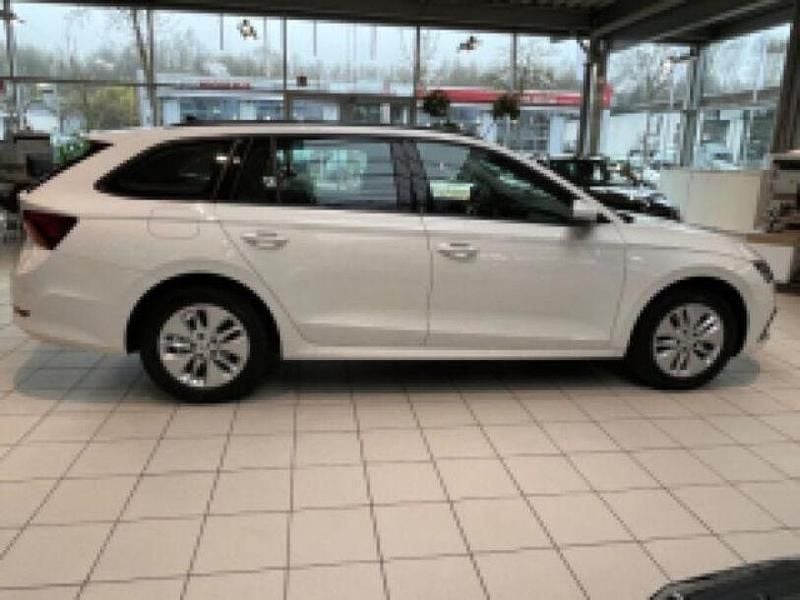 Gebraucht Skoda Octavia Ambition 110 PS (80 kW) 2024 Candyweiss Kombi
