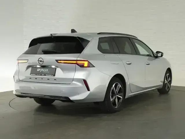 Używany Opel Astra 131 KM (96 kW) 2024 Srebrny Hatchback