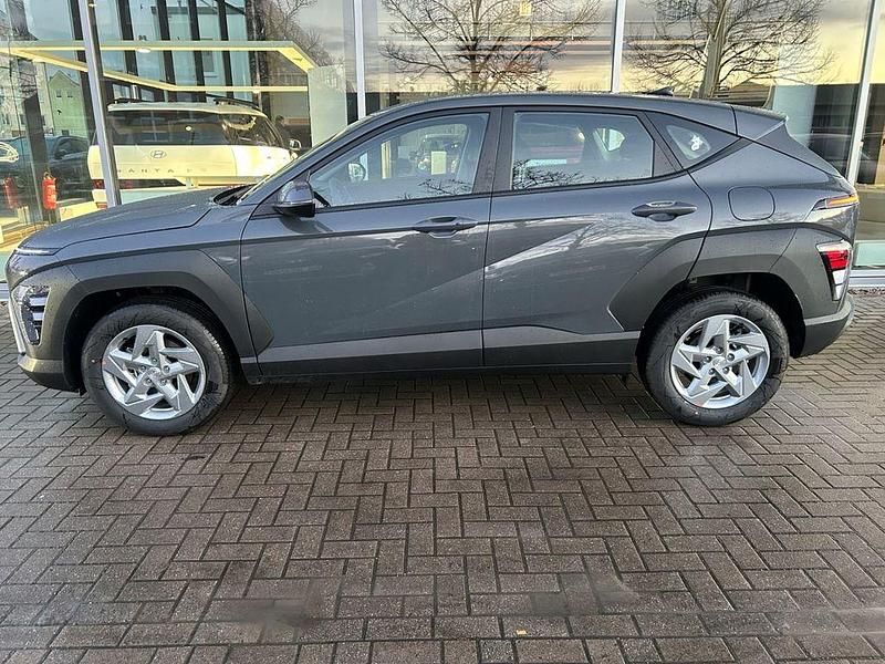Neu Hyundai Kona Select 150 PS (110 kW) 2026 Grau SUV