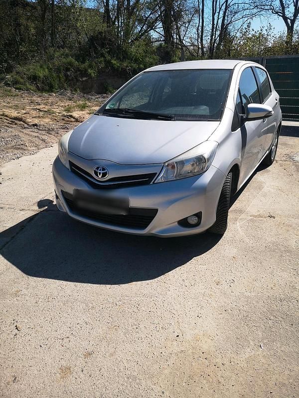 Gebraucht Toyota Yaris 2012 Silber Kleinwagen
